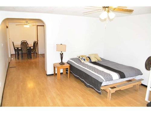 5022 49 Street, Berwyn, AB - Indoor Photo Showing Bedroom