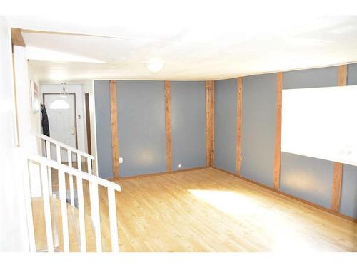 5022 49 Street, Berwyn, AB - Indoor Photo Showing Other Room