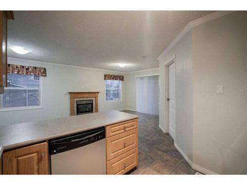 1-6-10709 108 Avenue, Fairview, AB - Indoor Photo Showing Kitchen