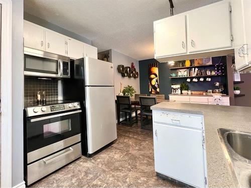 9652 82 Avenue, Grande Prairie, AB - Indoor Photo Showing Kitchen