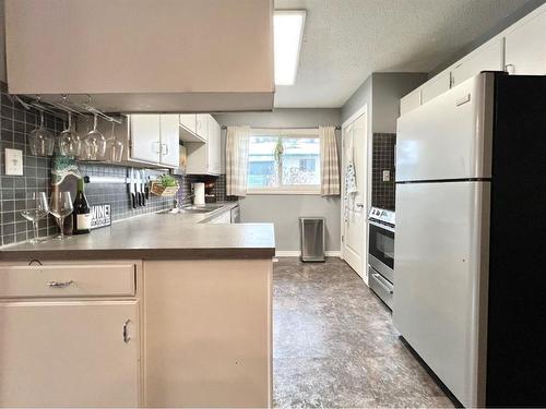 9652 82 Avenue, Grande Prairie, AB - Indoor Photo Showing Kitchen