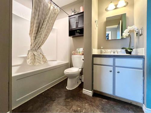 9652 82 Avenue, Grande Prairie, AB - Indoor Photo Showing Bathroom