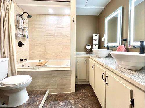 9652 82 Avenue, Grande Prairie, AB - Indoor Photo Showing Bathroom