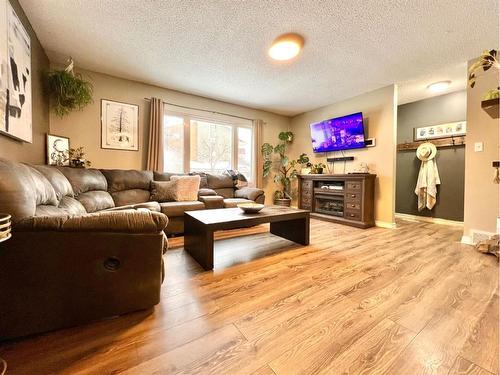 9652 82 Avenue, Grande Prairie, AB - Indoor Photo Showing Living Room