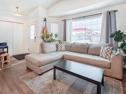 10522 72 Avenue, Grande Prairie, AB - Indoor Photo Showing Living Room