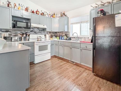 10522 72 Avenue, Grande Prairie, AB - Indoor Photo Showing Kitchen