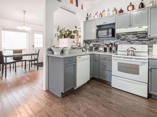 10522 72 Avenue, Grande Prairie, AB - Indoor Photo Showing Kitchen