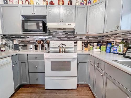 10522 72 Avenue, Grande Prairie, AB - Indoor Photo Showing Kitchen