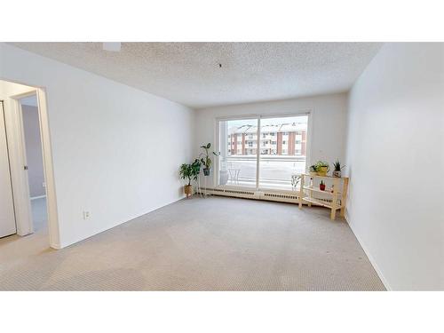 106-9700 92 Avenue, Grande Prairie, AB - Indoor Photo Showing Other Room