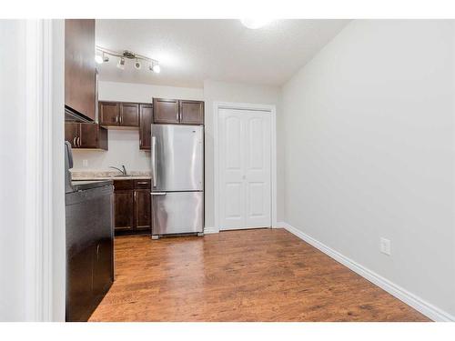 4103-7201 Poplar Drive, Grande Prairie, AB - Indoor Photo Showing Kitchen