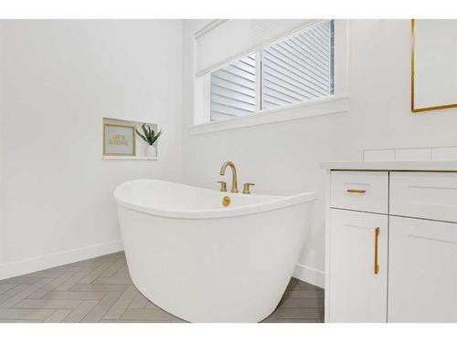 57-704010 Range Road 64, Rural Grande Prairie No. 1, County Of, AB - Indoor Photo Showing Bathroom