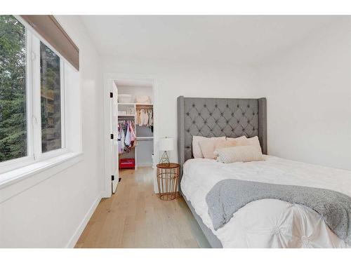 57-704010 Range Road 64, Rural Grande Prairie No. 1, County Of, AB - Indoor Photo Showing Bedroom