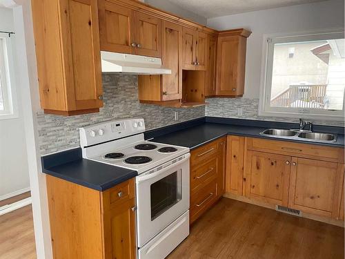 11501 107 Ave, Fairview, AB - Indoor Photo Showing Kitchen With Double Sink