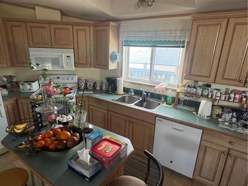 9602 100 Avenue, Clairmont, AB - Indoor Photo Showing Kitchen With Double Sink