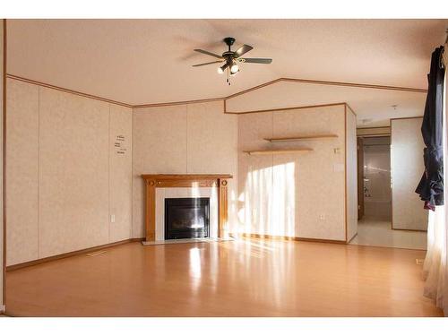 409 Silver Pointe Drive, Rural Grande Prairie No. 1, County Of, AB - Indoor Photo Showing Living Room With Fireplace