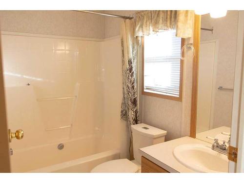 409 Silver Pointe Drive, Rural Grande Prairie No. 1, County Of, AB - Indoor Photo Showing Bathroom