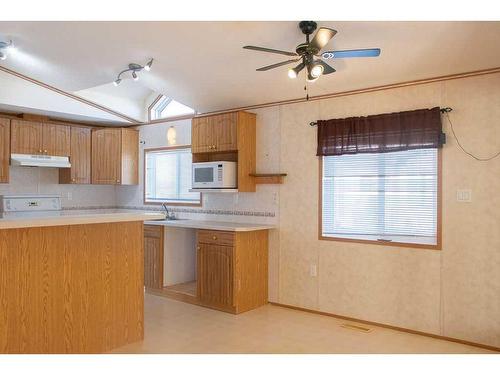 409 Silver Pointe Drive, Rural Grande Prairie No. 1, County Of, AB - Indoor Photo Showing Kitchen