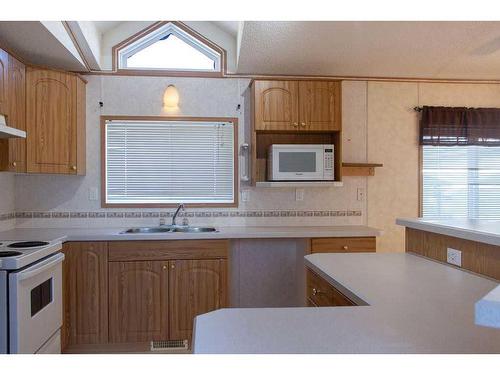 409 Silver Pointe Drive, Rural Grande Prairie No. 1, County Of, AB - Indoor Photo Showing Kitchen With Double Sink