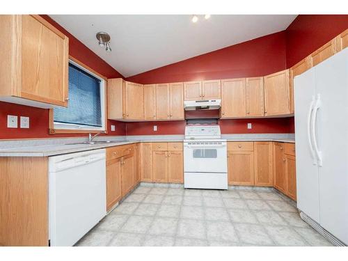 9901 104 Street, Sexsmith, AB - Indoor Photo Showing Kitchen