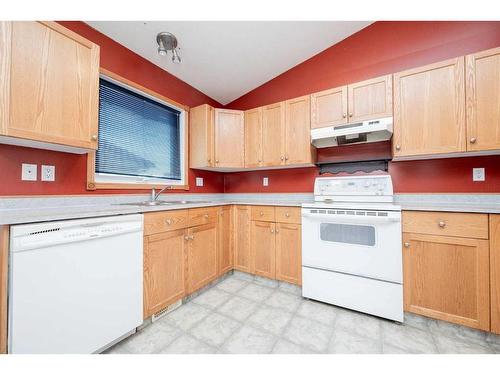 9901 104 Street, Sexsmith, AB - Indoor Photo Showing Kitchen