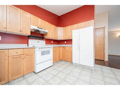 9901 104 Street, Sexsmith, AB - Indoor Photo Showing Kitchen