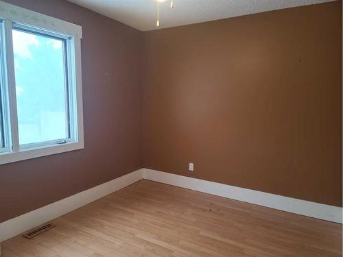 5401 53 Street, Berwyn, AB - Indoor Photo Showing Other Room