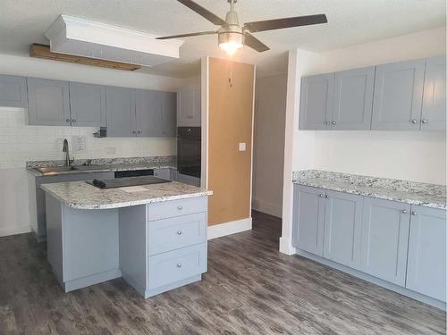 5401 53 Street, Berwyn, AB - Indoor Photo Showing Kitchen