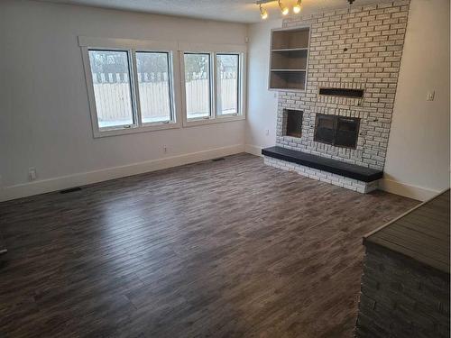 5401 53 Street, Berwyn, AB - Indoor Photo Showing Living Room With Fireplace