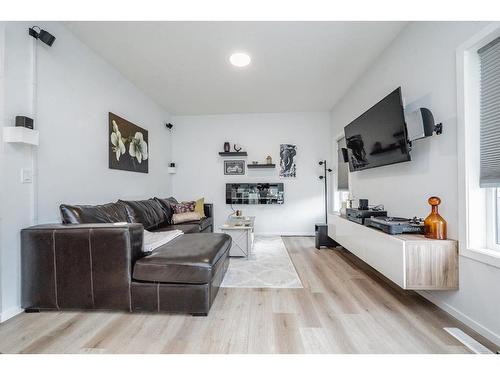 8809 86A Avenue, Grande Prairie, AB - Indoor Photo Showing Living Room