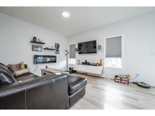 8809 86A Avenue, Grande Prairie, AB - Indoor Photo Showing Living Room