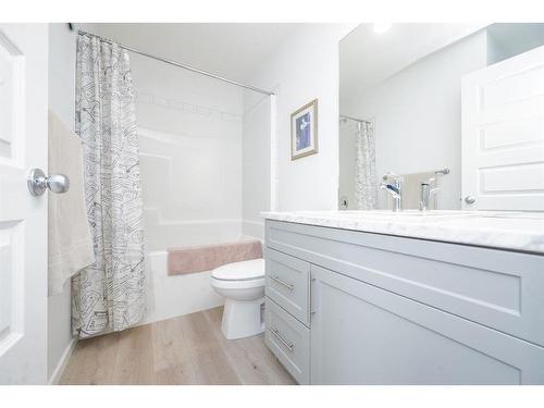 8809 86A Avenue, Grande Prairie, AB - Indoor Photo Showing Bathroom