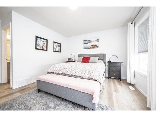 8809 86A Avenue, Grande Prairie, AB - Indoor Photo Showing Bedroom