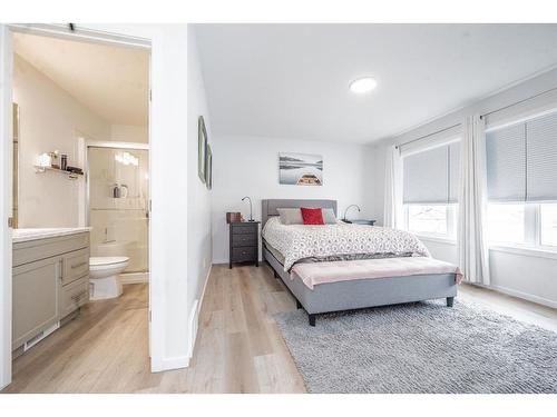 8809 86A Avenue, Grande Prairie, AB - Indoor Photo Showing Bedroom