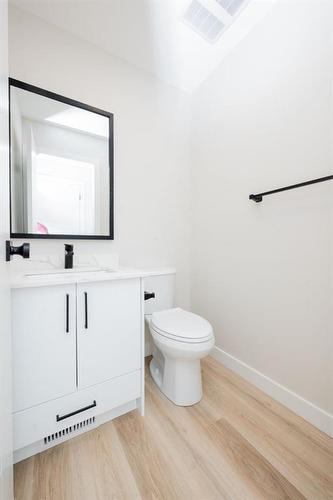 8845 85A Avenue, Grande Prairie, AB - Indoor Photo Showing Bathroom