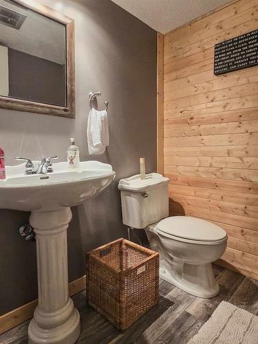 10709 98Th Avenue, Grande Cache, AB - Indoor Photo Showing Bathroom