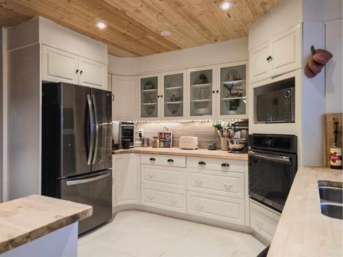 10709 98Th Avenue, Grande Cache, AB - Indoor Photo Showing Kitchen With Double Sink