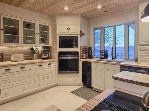 10709 98Th Avenue, Grande Cache, AB - Indoor Photo Showing Kitchen