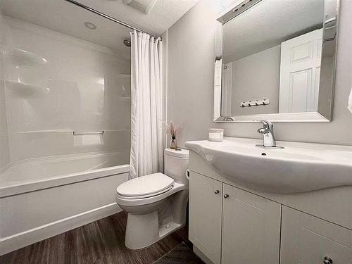 11509 78 Avenue, Grande Prairie, AB - Indoor Photo Showing Bathroom