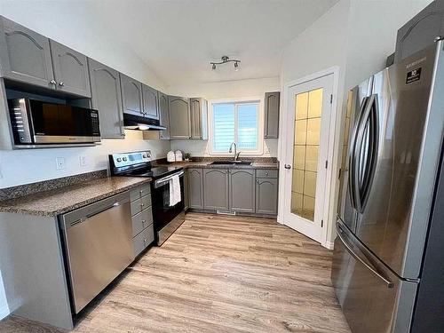 11509 78 Avenue, Grande Prairie, AB - Indoor Photo Showing Kitchen With Stainless Steel Kitchen