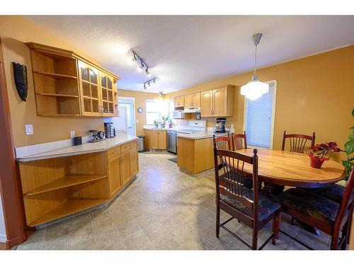 11918 105 Street, Grande Prairie, AB - Indoor Photo Showing Dining Room