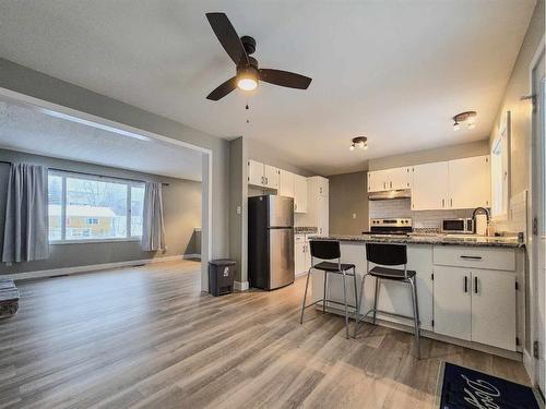 10710 104Th Avenue, Grande Cache, AB - Indoor Photo Showing Kitchen