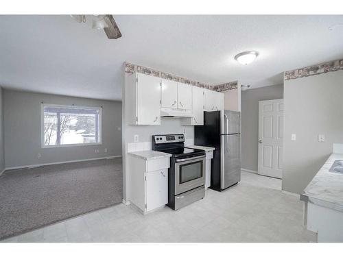 7414 98A St, Peace River, AB - Indoor Photo Showing Kitchen