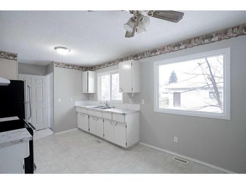 7414 98A St, Peace River, AB - Indoor Photo Showing Kitchen With Double Sink