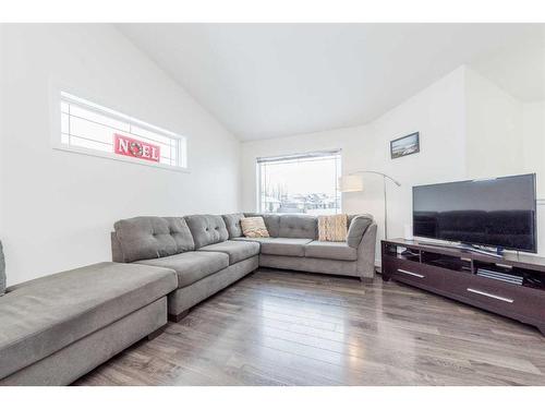 6934 115B Street, Grande Prairie, AB - Indoor Photo Showing Living Room