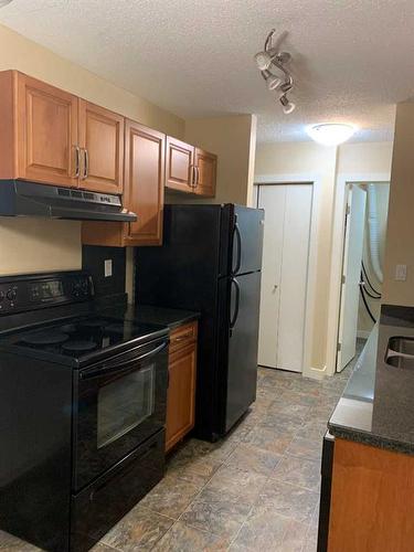 302-9005 99 Street, Peace River, AB - Indoor Photo Showing Kitchen