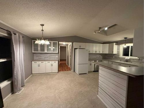 10117 100 Street, Nampa, AB - Indoor Photo Showing Kitchen