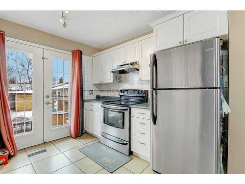 8612-100 Street, Grande Prairie, AB - Indoor Photo Showing Kitchen