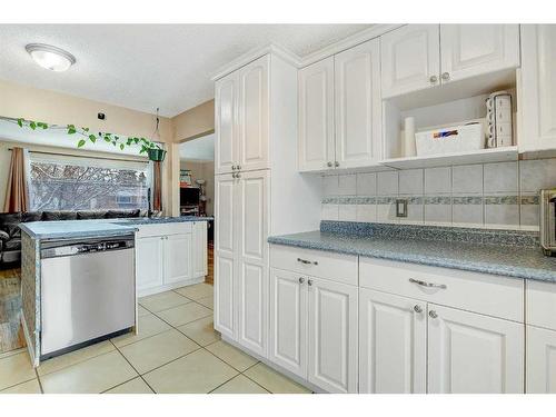 8612-100 Street, Grande Prairie, AB - Indoor Photo Showing Kitchen