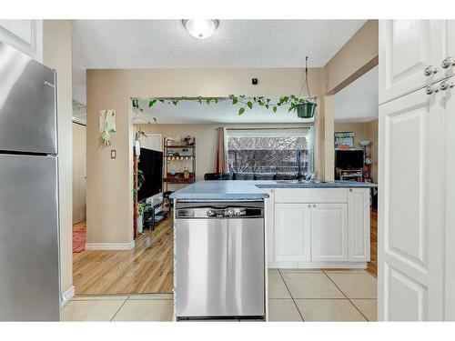 8612-100 Street, Grande Prairie, AB - Indoor Photo Showing Kitchen