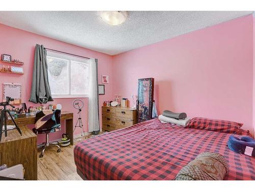 8612-100 Street, Grande Prairie, AB - Indoor Photo Showing Bedroom